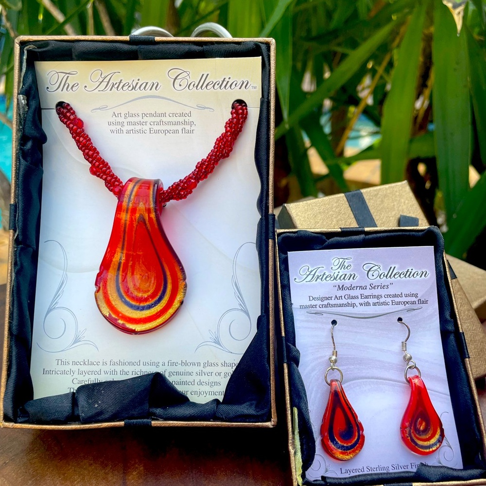 NWOT The Artesian Collection Art Glass Pendant and matching earrings set.